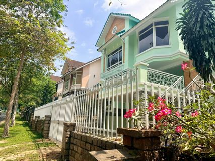 Bán biệt thự Thảo Nguyên xanh Long Thạnh Mỹ – Đường D6, 4 tầng, 16m mặt tiền, nhà có hồ bơi
